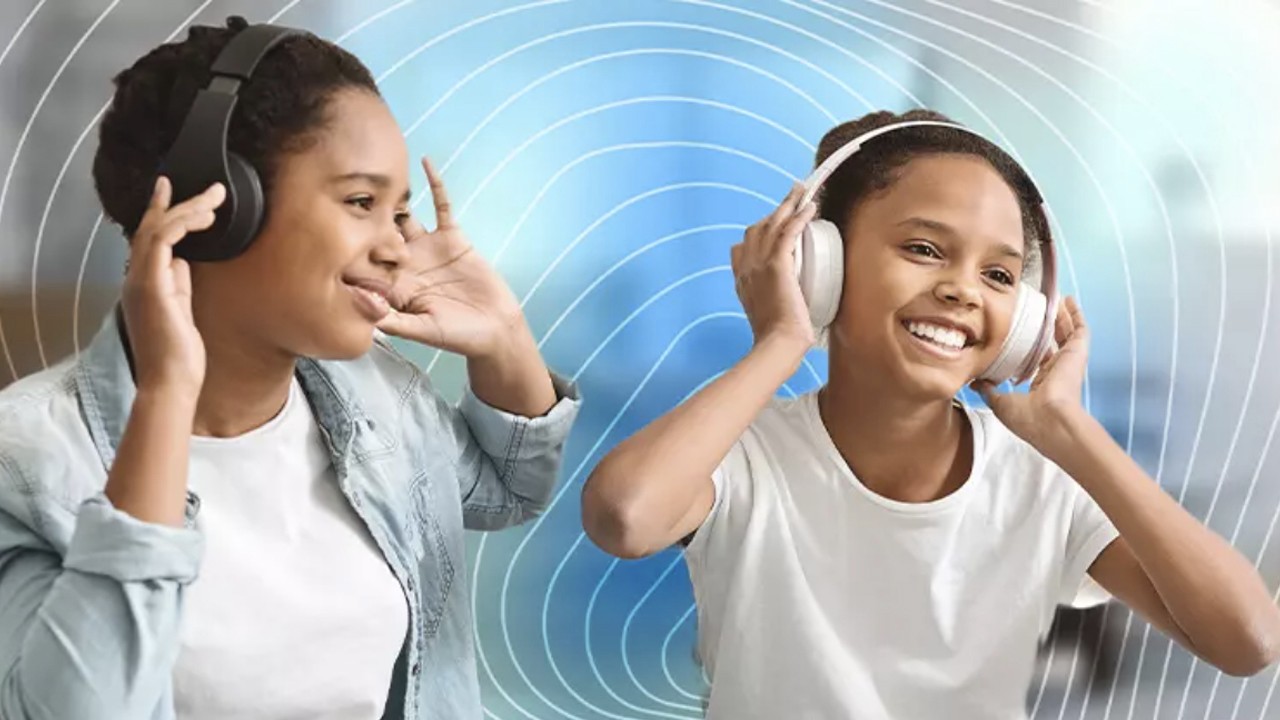 Auracast allows you to watch TV together with wireless headphones