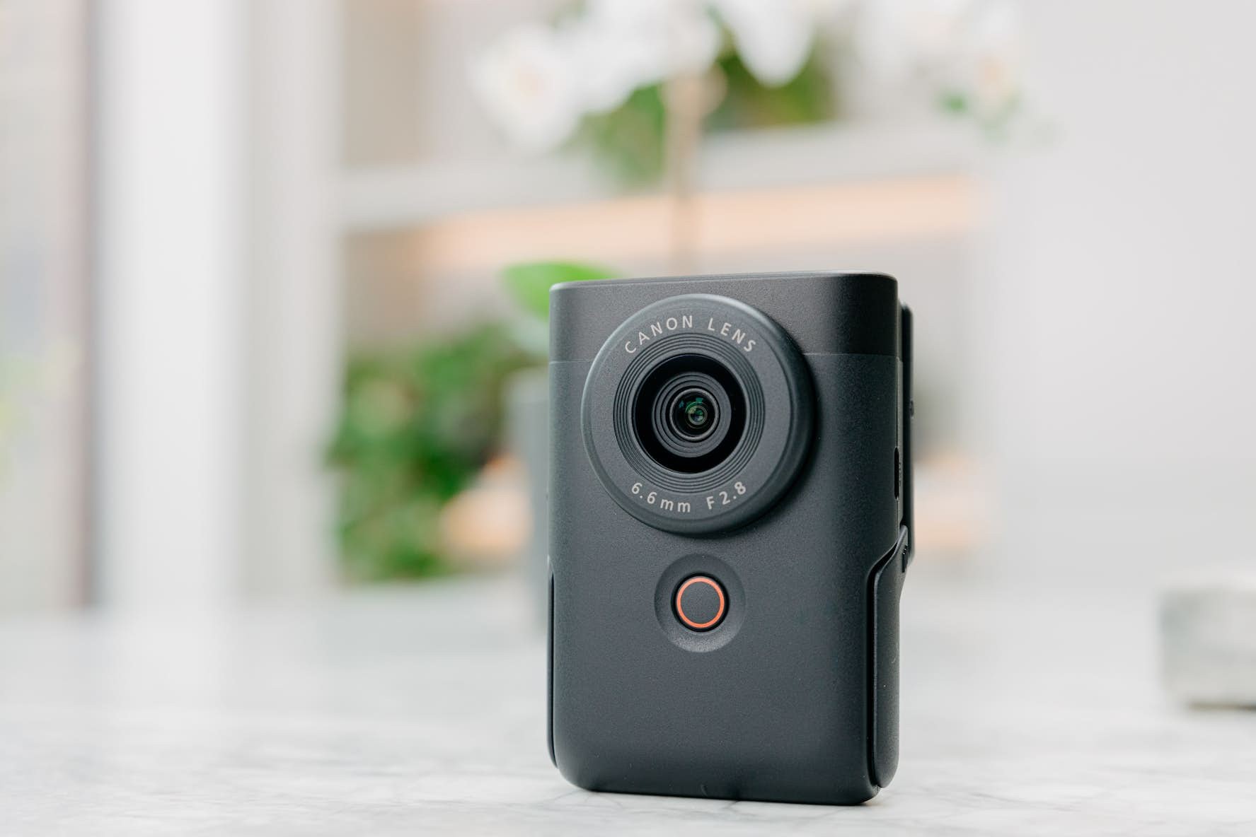 Canon to launch new Canon V100 vlogging camera
