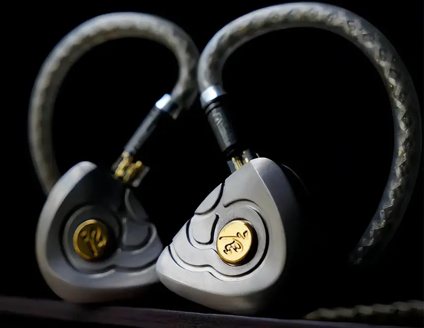 The system is built on Tangzu's own dynamic driver with a diamond diaphragm, which is responsible for dense and controlled bass.